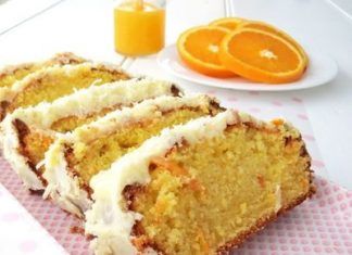 Bolo de laranja fácil com cobertura de laranja